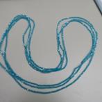 Halsjuweel blauwe steentjes (3x) lengte 106 cm rekbaar, Handtassen en Accessoires, Kettingen, Ophalen of Verzenden, Nieuw, Blauw