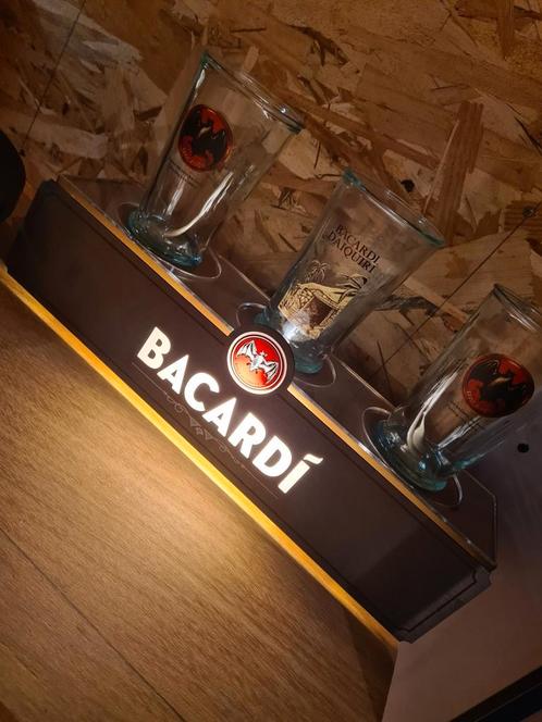 Bacardi flessen display met verlichting, Verzamelen, Merken en Reclamevoorwerpen, Zo goed als nieuw, Ophalen of Verzenden