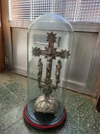 Kruisbeeld onder stolp, Antiek en Kunst, Ophalen