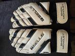 Gesigneerde keepershandschoenen simon mignolet, Ophalen of Verzenden, Zo goed als nieuw