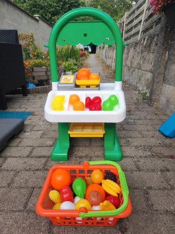 Kruideniersspeelgoed met fruit en groenten  beschikbaar voor biedingen