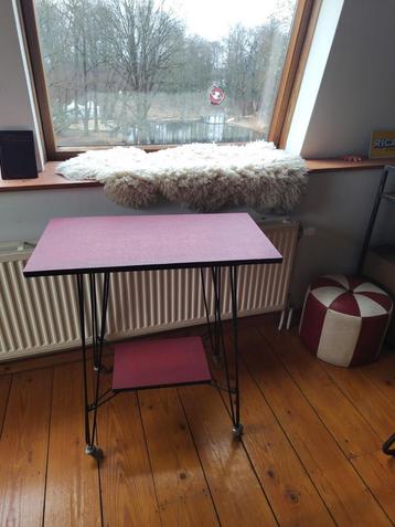 Vintage bordeaux tafeltje met prachtige pootjes, Ophalen, Gebruikt
