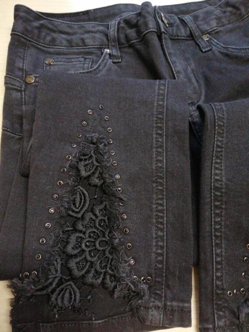 Zwarte jeans Liu Jo met kant onderaan maat xs/s of 25, Kleding | Dames, Spijkerbroeken en Jeans, Gedragen, W27 (confectie 34) of kleiner