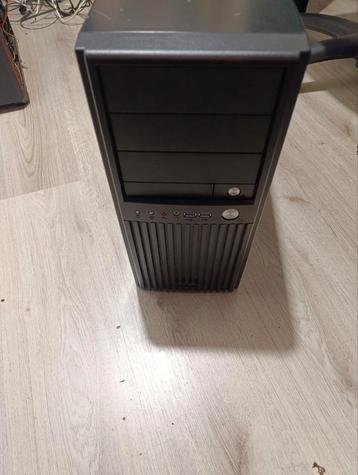 Petit pc gamer  beschikbaar voor biedingen