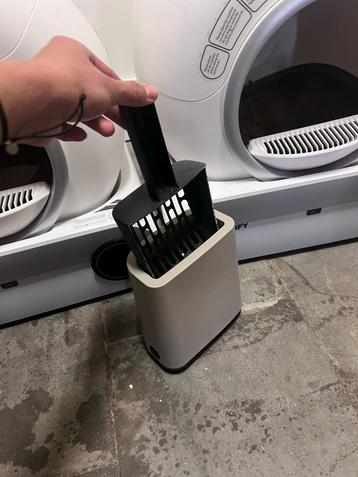 Kattenbakschep met houder – €5 beschikbaar voor biedingen