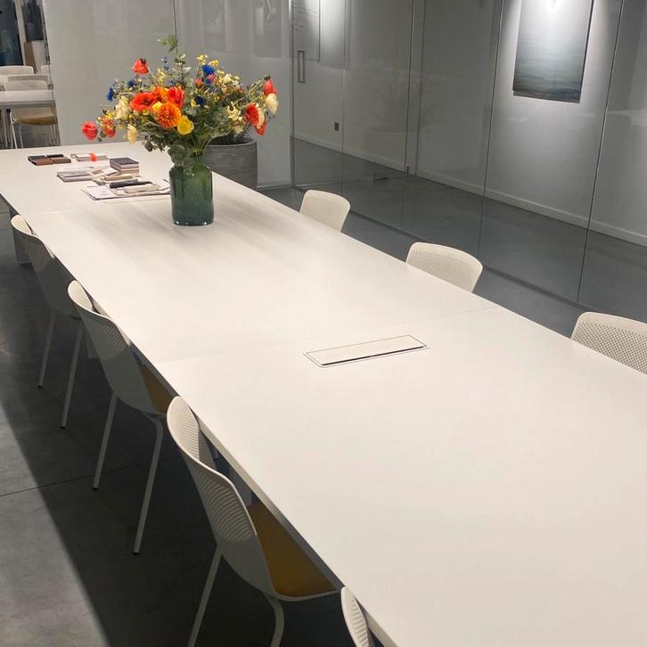 Design Vergadertafel - Forma 5 by Josep Lluscà, Huis en Inrichting, Bureaus, Zo goed als nieuw, Ophalen