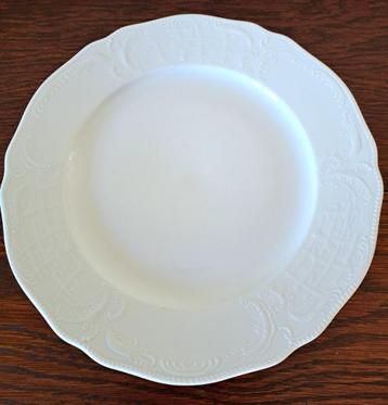 9 Assiettes Blanches en Porcelaine Rosenthal – Relief Fin beschikbaar voor biedingen