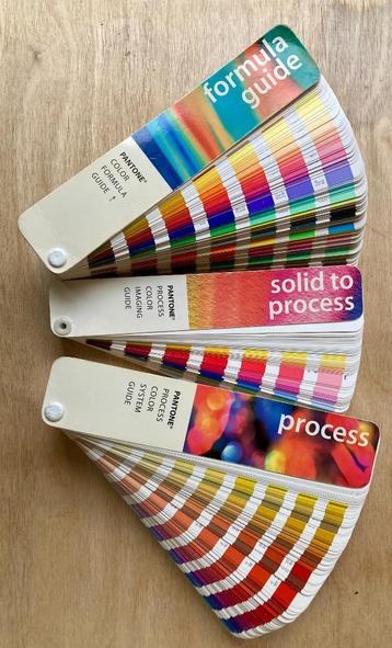 3x Pantone Kleurenwaaiers 120 euro beschikbaar voor biedingen