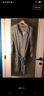 Longue robe léopard, Enlèvement