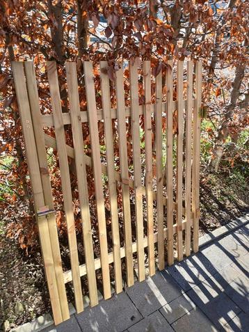 Mooie poortjes in dikke geimprigneerde planken  beschikbaar voor biedingen