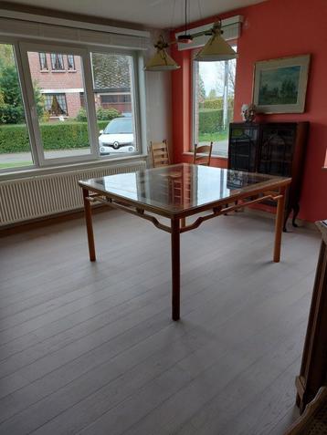 Ambachtelijke eettafel beschikbaar voor biedingen