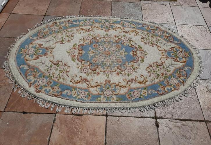 VINTAGE tapijt / Ovaal met franjes, Huis en Inrichting, Stoffering | Tapijten en Vloerkleden, Gebruikt, 100 tot 150 cm, 150 tot 200 cm