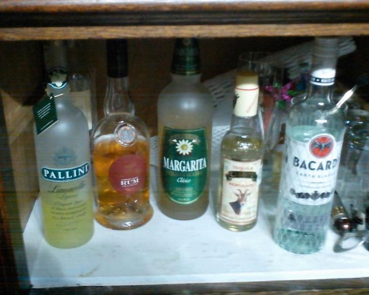 sterke dranken:  Gin - Rum - Tequila -Jenever, Collections, Vins, Pleine, Enlèvement