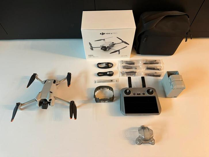 DJI MINI 4 PRO Smart contr- FLY MORE - occasion - zgan, Audio, Tv en Foto, Drones, Zo goed als nieuw, Drone met camera, Ophalen of Verzenden