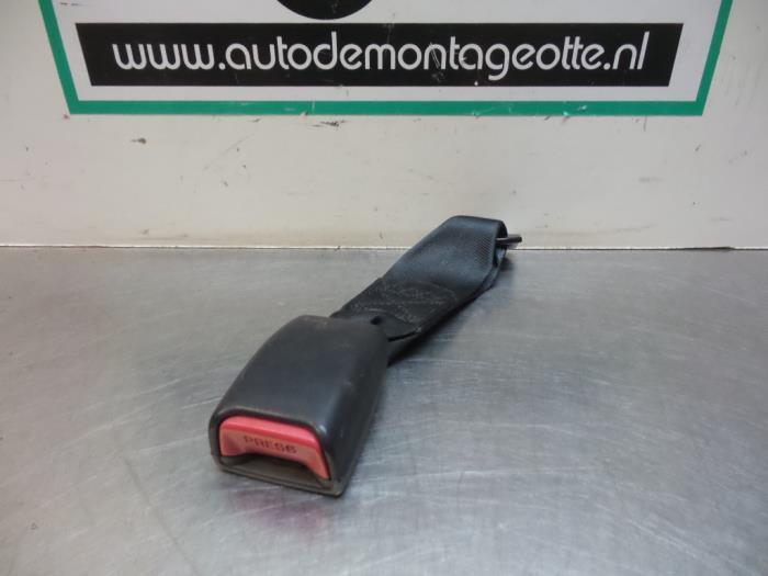 Insertion ceinture de sécurité arrière gauche d'un Toyota, Autos : Pièces & Accessoires, Habitacle & Garnissage, Toyota, Utilisé