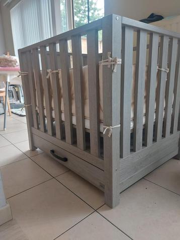 Babypark in goede staat met omranding  beschikbaar voor biedingen