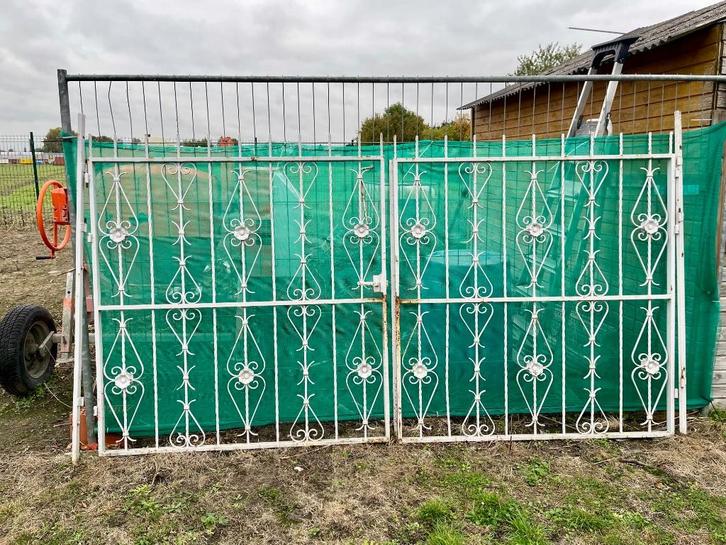 Smeedijzeren hekken - 2 vintage deuren - Wit, Tuin en Terras, Tuinpoorten, Zo goed als nieuw, Draaipoort, IJzer, 150 tot 200 cm