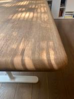Houten eiken bureau met wit metalen onderstel, Ophalen, In hoogte verstelbaar, Zo goed als nieuw, Bureau