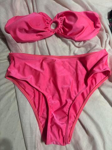 Nieuwe roze 2-delige bikini beschikbaar voor biedingen