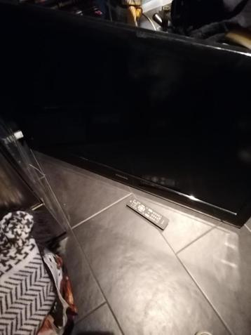 Philips tv met afstandbediening  beschikbaar voor biedingen