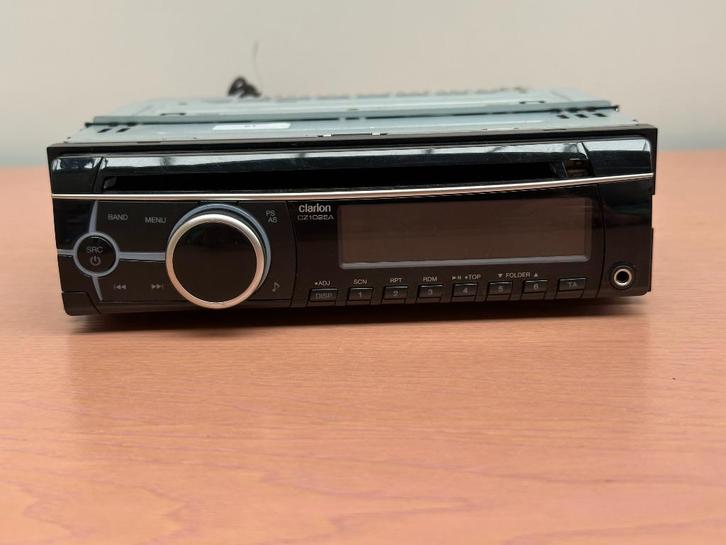 Clarion CZ102EA Autoradio-CD-AUX, Auto diversen, Autoradio's, Zo goed als nieuw, Ophalen