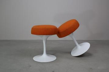 Pair of Eero Saarinen Tulip Stools for Knoll International beschikbaar voor biedingen