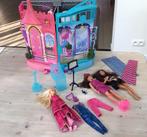 Barbie uitschuifbaar rockpodium met 3  poppen en accessoires, Kinderen en Baby's, Ophalen of Verzenden, Zo goed als nieuw, Barbie