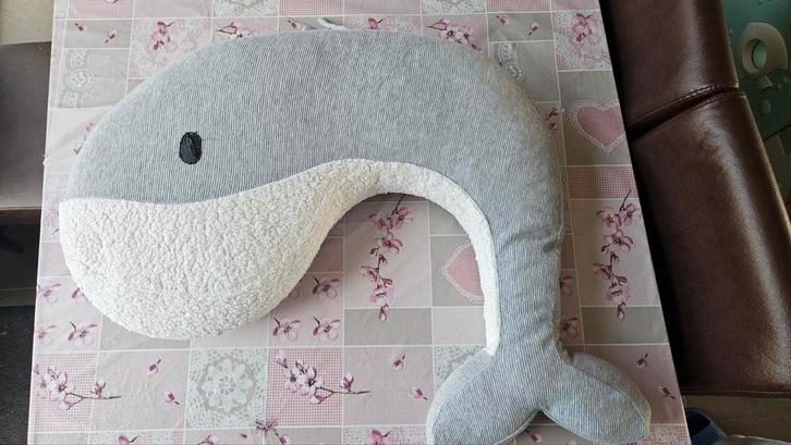 Voedingskussen walvis whale nanami momo grijs. Nieuw 70€, Kinderen en Baby's, Kinderkamer | Inrichting en Decoratie, Zo goed als nieuw