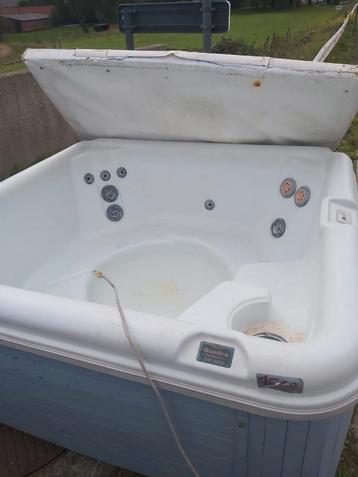 Jacuzzi livré gratuitement, Enlèvement ou Envoi, Comme neuf