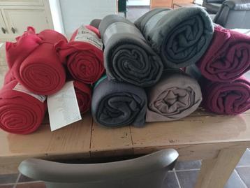 Nieuwe fleece dekens, 14 stuks beschikbaar voor biedingen