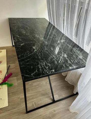 Marmeren eettafel rechthoek zeer net beschikbaar voor biedingen