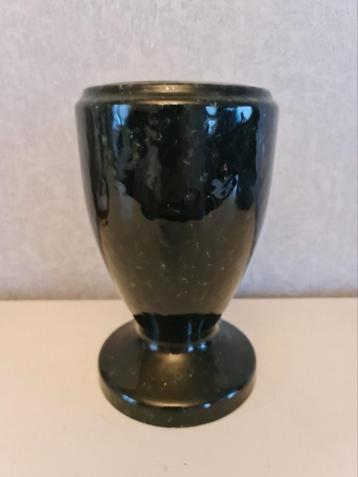 Grafsteendecoratie : zwarte  vaas  beschikbaar voor biedingen