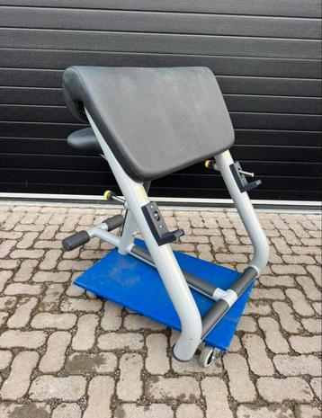 Technogym Element Scott curl !! Perfecte staat! beschikbaar voor biedingen