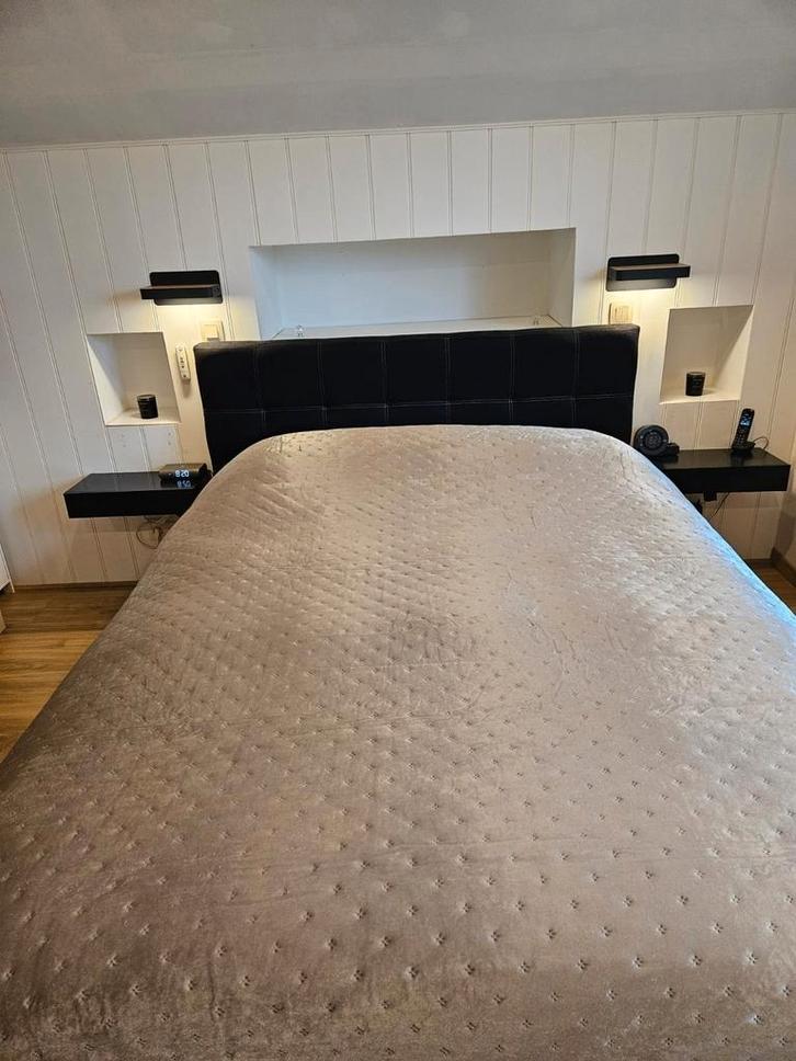 Boxsprings-Bed ( 160x200 ) + 2 hoofdborden ( H 110 ), Huis en Inrichting, Slaapkamer | Boxsprings, Zo goed als nieuw, 160 cm, 200 cm