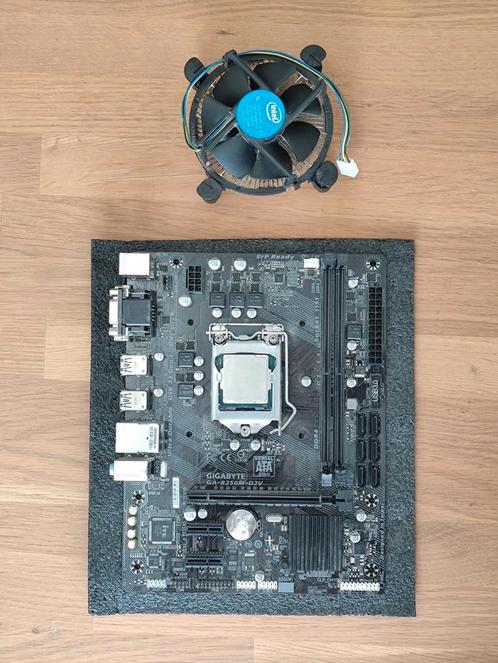 Gigabyte GA-B250M-D2V (met processor: Intel G4560), Computers en Software, Moederborden, Gebruikt, Intel, Ophalen