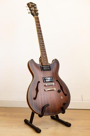 Model: Ibanez AS53-TF + luxekoffer en benodigdheden beschikbaar voor biedingen