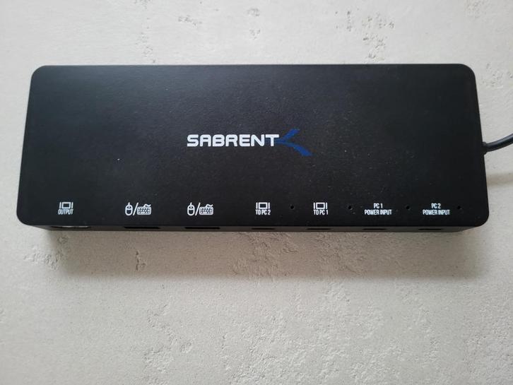 SABRENT KVM, Computers en Software, Dockingstations, Zo goed als nieuw, Laptop, Ophalen of Verzenden