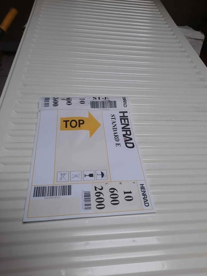 Radiator Henrad Hygiene 600 hoog x 2600 breed - type 10, Doe-het-zelf en Bouw, Verwarming en Radiatoren, Zo goed als nieuw, Radiator