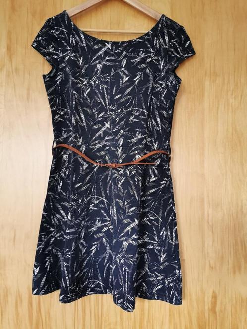Jurk Lola & Liza blaadjes - maat 40, Kleding | Dames, Jurken, Gedragen, Maat 38/40 (M), Blauw, Boven de knie, Ophalen of Verzenden