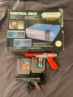Nintendo NES in doos met games en accessoires, Games en Spelcomputers, Ophalen, Zo goed als nieuw, Met 2 controllers, Met games