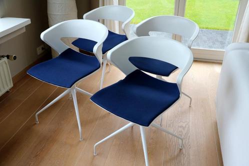 4 Kastel Kicca gestoffeerde pro draaistoelen wit/blauw, Zakelijke goederen, Kantoor en Winkelinrichting | Kantoorartikelen, Meubel