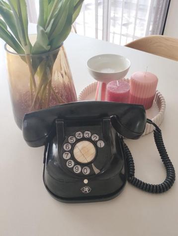 Vintage zwarte draaischijf telefoon beschikbaar voor biedingen