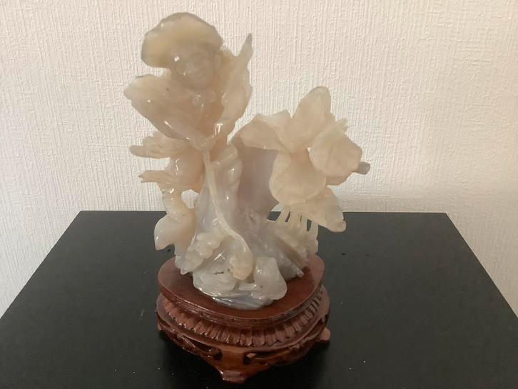 Visser staand op rots met kikker in witte agaat, Antiek en Kunst, Kunst | Niet-Westerse kunst, Ophalen