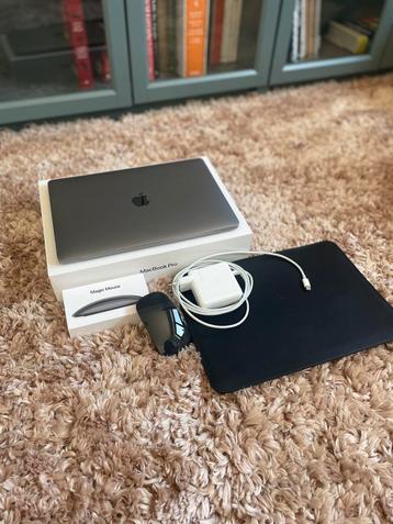Macbook Pro M1 + Magic Mouse + Leather Sleeve beschikbaar voor biedingen