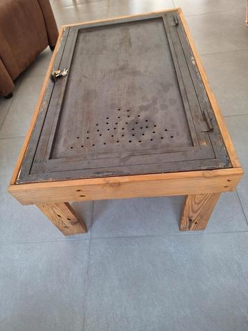 Salontafel van pallets ijzeren deurtje industriële look beschikbaar voor biedingen