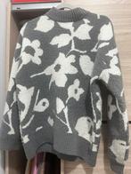 grijs en witte trui met bloemen, Ophalen of Verzenden, Zo goed als nieuw, Grijs