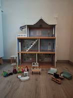 Houten poppenhuis met meubels en figuren, Ophalen, Zo goed als nieuw, Poppenhuis