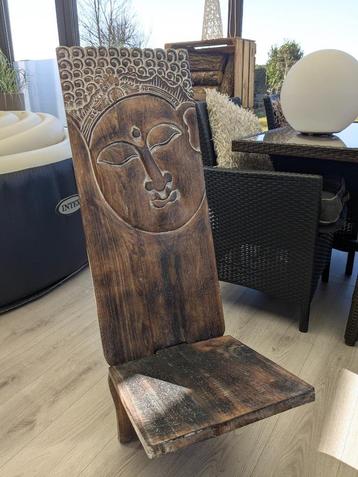Décoration Balinaise chaise avec gravures  beschikbaar voor biedingen