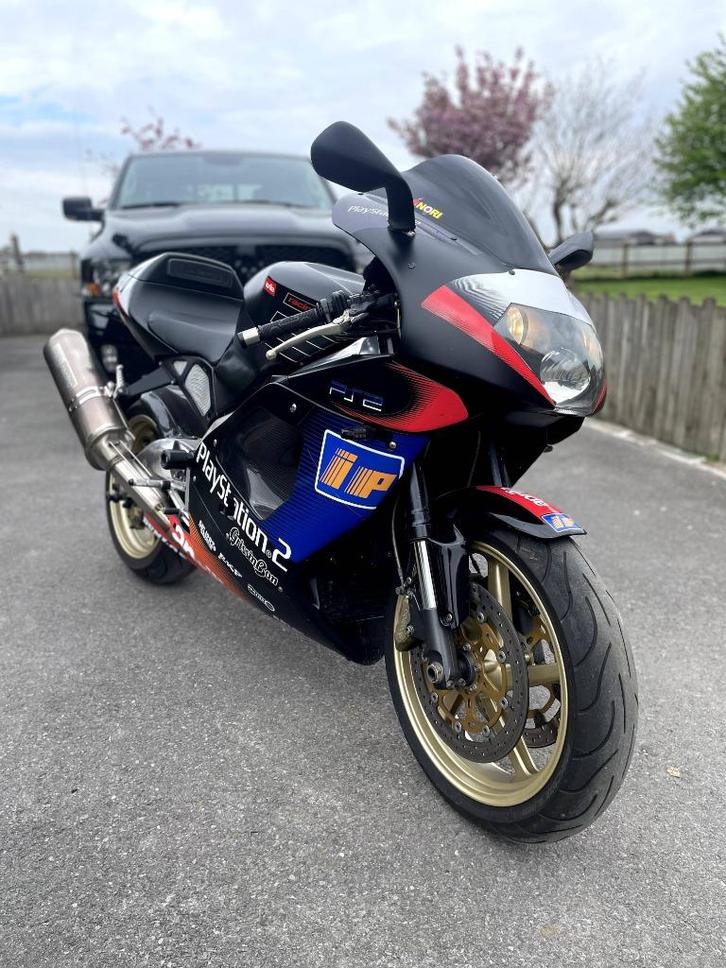 Aprillia rsv haga look superstaat !, Motoren, Motoren | Aprilia, Particulier, Super Sport, meer dan 35 kW, 2 cilinders, Motorrijbewijs A