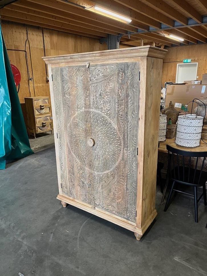 Fraaie Handgesneden Kast uit India pracht exemplaar, Huis en Inrichting, Kasten | Buffetkasten, Nieuw, 150 tot 200 cm, 100 tot 150 cm